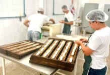 Na Semana Mundial da Alimentação, PMCG avança na produção de pães que são distribuídos nas unidades da Semas