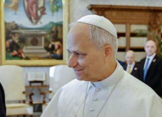 Papa Leão XIV recebe alta hospitalar quatro dias após cirurgia em Roma