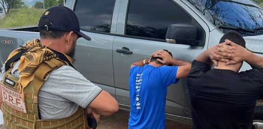 Trio é preso em Campina Grande suspeito de roubar caminhão e fazer motorista de refém