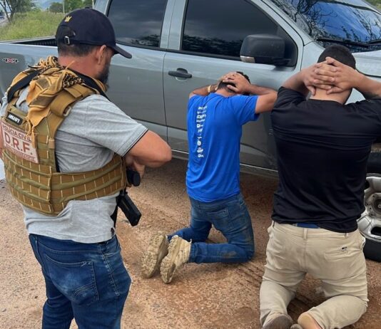 Trio é preso em Campina Grande suspeito de roubar caminhão e fazer motorista de refém