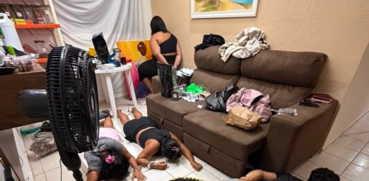 Grupo é preso suspeito de realizar delivery de drogas na orla de João Pessoa