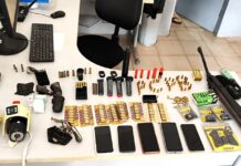 NO CONDE: Polícia prende mulher em flagrante com arsenal de armas de fogo e munições