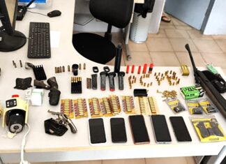 NO CONDE: Polícia prende mulher em flagrante com arsenal de armas de fogo e munições