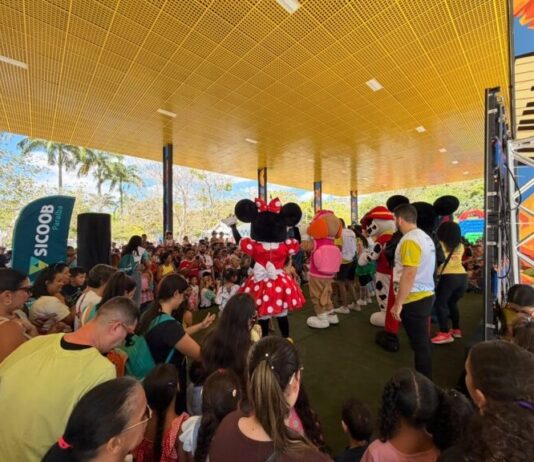 Festa das Crianças promoveu brincadeiras, muita diversão e reuniu cerca de 10 mil pessoas no Parque Evaldo Cruz