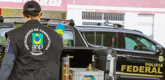 Operação da Polícia Federal fiscaliza postos de combustíveis em João Pessoa