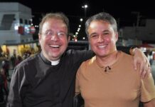 Efraim Filho participa de aniversário de Serra Branca e missa com Padre Fabrício