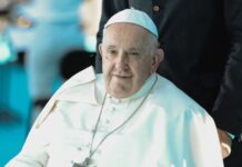 Papa Francisco deve passar mais uma semana hospitalizado, diz novo boletim