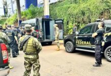 Paraguai entrega 25 presos brasileiros à Polícia Federal