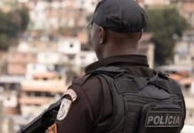 PM apreende três toneladas de drogas, fuzis e pistolas na Maré