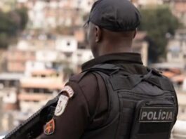 PM apreende três toneladas de drogas, fuzis e pistolas na Maré