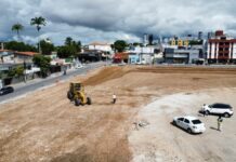 Etapa de terraplanagem é realizada na área ampliada do Parque do Povo