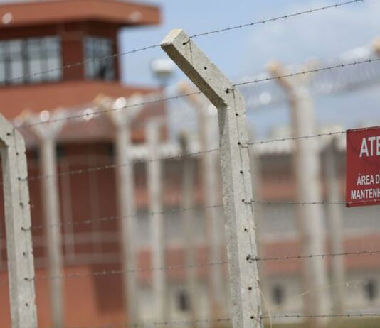 Câmara aprova projeto que restringe saída temporária de presos