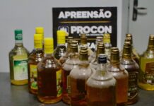 Fiscalização encontra lacres e rótulos de bebidas falsificadas, em Campina Grande