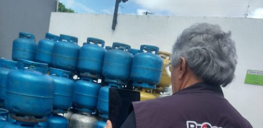 Procon-JP registra preço do gás de cozinha oscilando entre R$ 105 e R$ 130, após reajuste de 7%