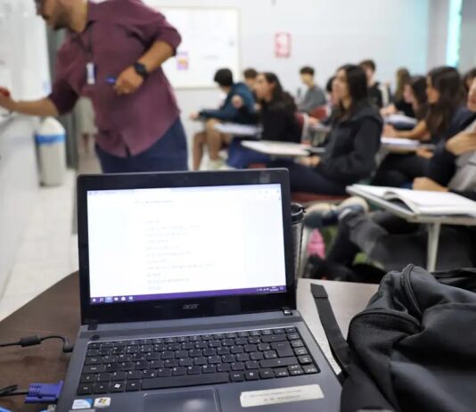 Docentes usam inteligência artificial para inovar e engajar alunos