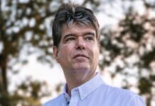 Deputado Ruy Carneiro anuncia permanência no Podemos