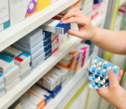 Câmara aprova regras para comercialização de remédios em supermercados