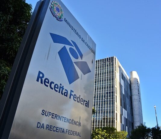 Receita exonera auditor alvo de operação da Polícia Federal