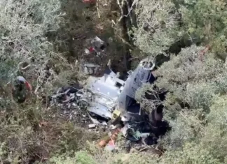 Bombeiros encontram helicóptero com corpo do cantor Rick