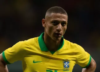 Com doação expressiva, Richarlison fortalece luta de jovem paraibana por próteses