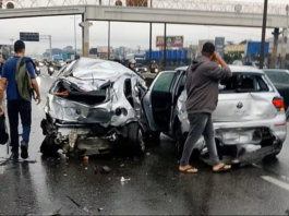Motorista de ônibus morre ao volante e arrasta 22 veículos no Rio de Janeiro