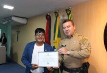 Rostand Paraíba entrega moção de aplausos a sargento Jocélio por ato de bravura