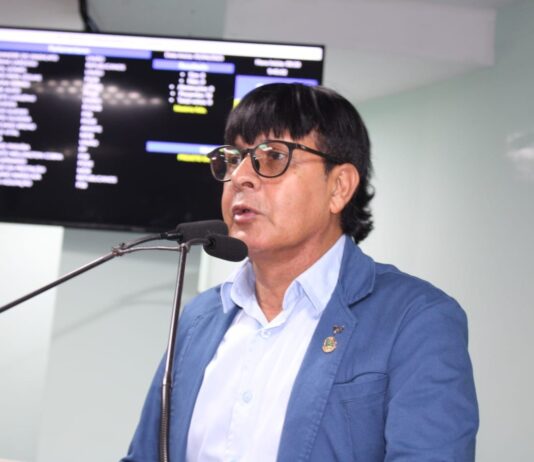 Rostand Paraíba apresenta projeto que amplia execução obrigatória do Hino Nacional para escolas particulares de Campina Grande
