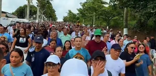 Romero Rodrigues participa da 25ª edição da Caminhada Penitencial da Diocese de Campina Grande