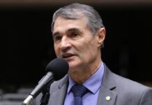 Romero Rodrigues propõe projeto para ampliar direitos de pessoas com deficiências ocultas