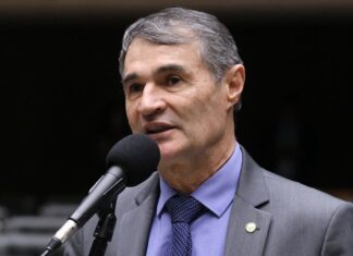 Romero Rodrigues propõe projeto para ampliar direitos de pessoas com deficiências ocultas