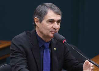 Projeto de Romero Rodrigues contra discriminação nos planos de saúde ganha destaque em relatório sobre pautas do Congresso