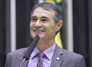 Comissão aprova projeto de Romero Rodrigues sobre uniforme escolar para estudantes com deficiência