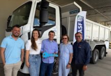 Deputado Romero Rodrigues entrega caminhão caçamba à cidade de Guarabira e anuncia novos investimentos