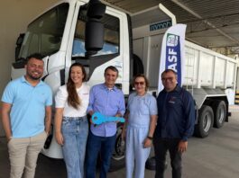 Deputado Romero Rodrigues entrega caminhão caçamba à cidade de Guarabira e anuncia novos investimentos