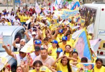 Romero realiza caminhada no conjunto Aluízio Campos, em Campina Grande
