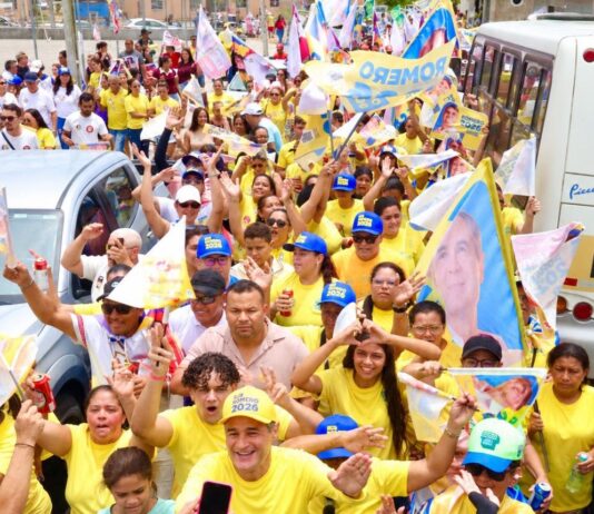Romero realiza caminhada no conjunto Aluízio Campos, em Campina Grande