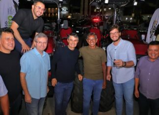 Romero Rodrigues destina dois tratores para fortalecer a zona rural de Campina Grande