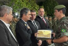 Deputado Romero Rodrigues recebe Título de Colaborador Emérito do Exército em Campina Grande