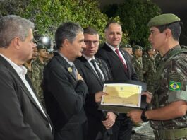Deputado Romero Rodrigues recebe Título de Colaborador Emérito do Exército em Campina Grande