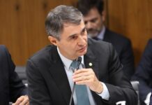 Projeto de Romero Rodrigues cria cota para mulheres em cargos de direção no SUS