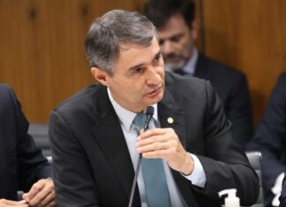 Comissão aprova projeto de Romero Rodrigues que assegura em lei direitos de passageiros em atrasos e cancelamentos de voos