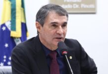 Romero Rodrigues propõe distribuição de fones antirruído para alunos com autismo nas escolas