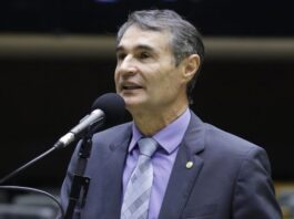 Comissão aprova projeto de Romero Rodrigues que proíbe condomínios de multar pessoas com deficiência por perturbação de sossego