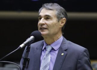Comissão aprova projeto de Romero Rodrigues que proíbe condomínios de multar pessoas com deficiência por perturbação de sossego