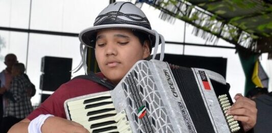 Arraiá do CER celebra inclusão, afeto e tradição junina em manhã de confraternização na “Cidade do Forró”