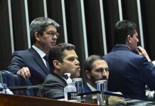 Plenário aprova projeto da reação brasileira a tarifas; texto vai à Câmara