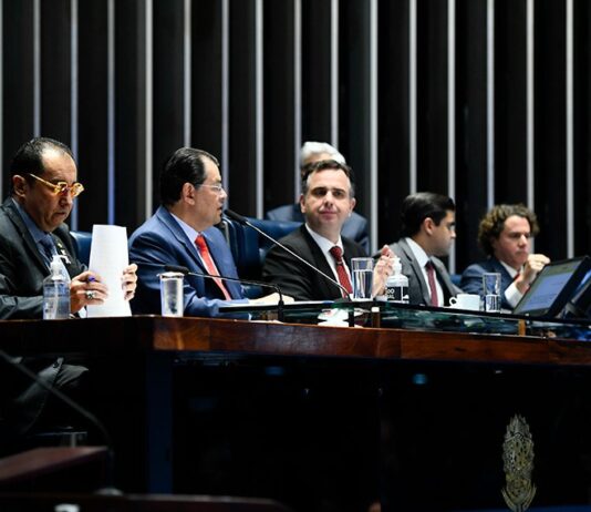 Primeiro mês da reforma tributária é marcado por pressões para mudar o texto