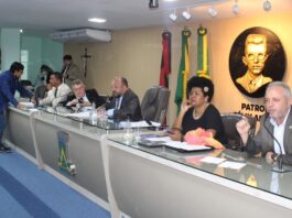 Câmara Municipal de Campina Grande aprecia vetos do Executivo e entrega votos de aplauso