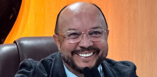 Presidente da Câmara, Saulo Germano, parabeniza profissionais da educação pelos resultados do IDEB em Campina Grande