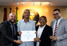 Vereador Severino da Prestação entrega Moção de Aplauso a vigilante por ato de bravura